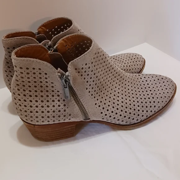 SOLD 🍀Lucky Brand Suede Taupe Booties Size 9 - Picture 5 of 9